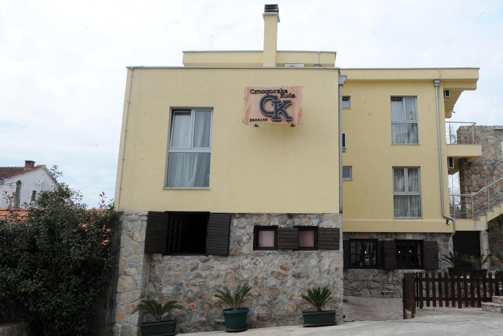 Hotel Crnogorska Kuca Podgorica Exterior foto
