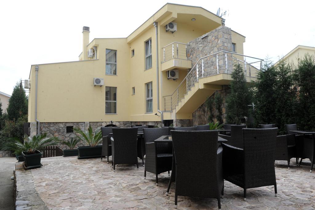 Hotel Crnogorska Kuca Podgorica Exterior foto